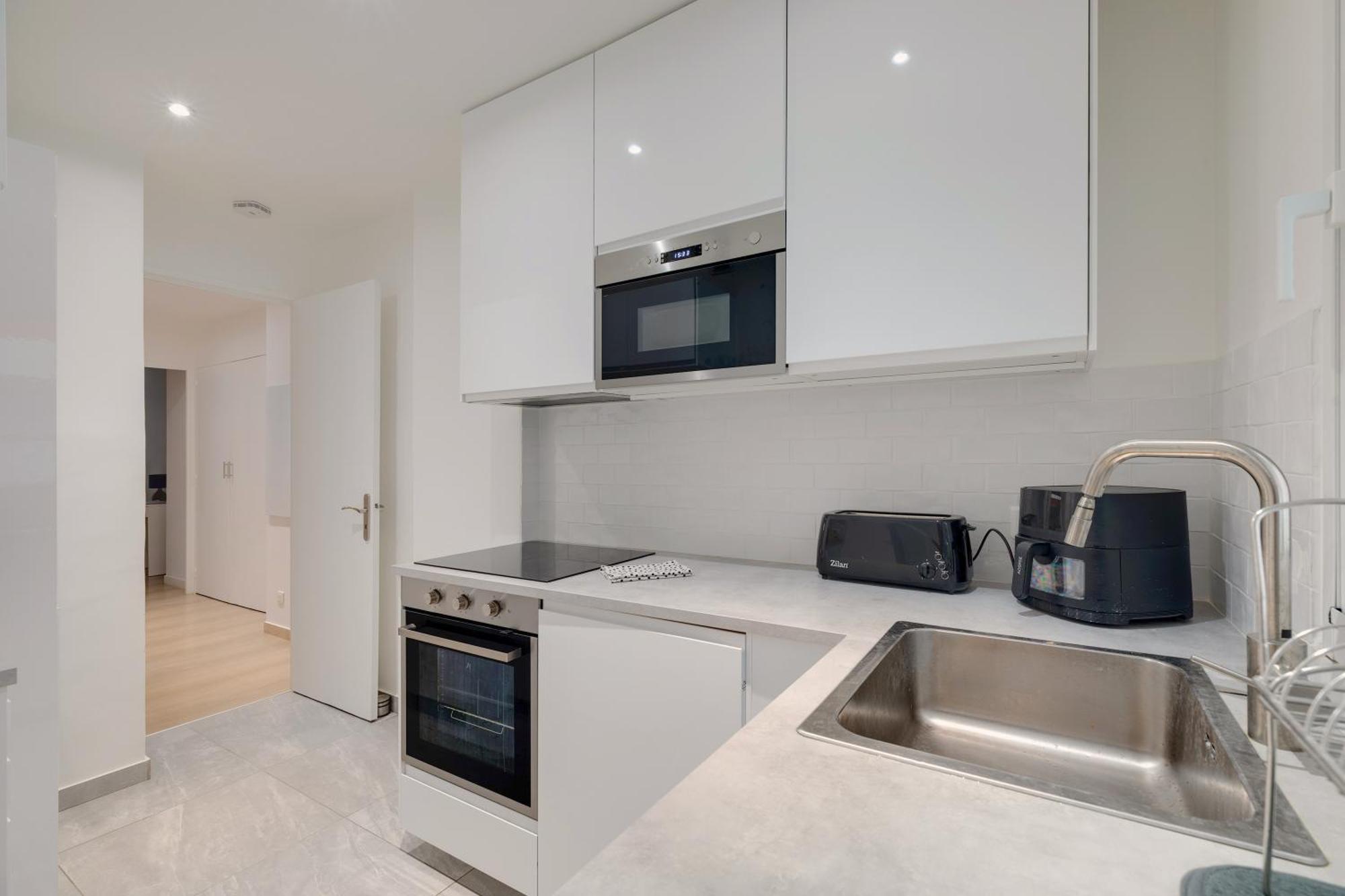 אנטיב Newly Renovated Charming Downtown Apartment מראה חיצוני תמונה